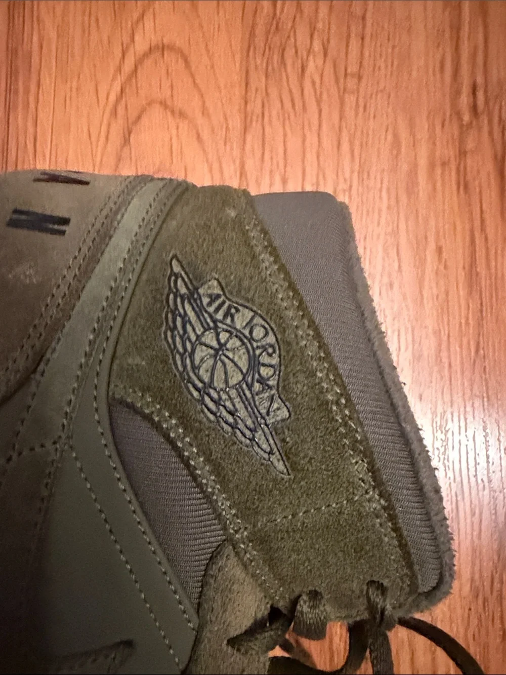 Air Jordan 1 Retro Mid 'Olive Canvas', size 10, with flaws